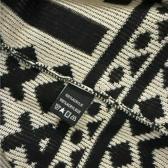 Charlie Paige Cardigan Aztec - Picture 10 of 12